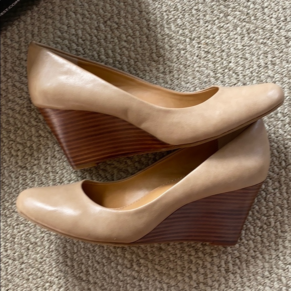 Brand new tan Nine West wedges